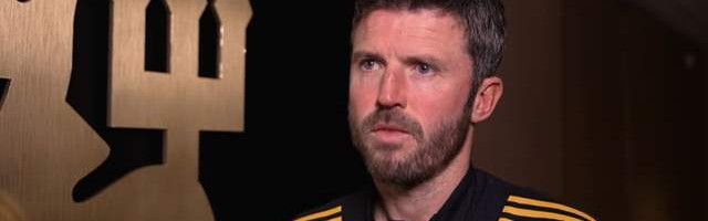 1-2被纽卡绝杀：卡里克遭遇上任首败，曼联多打一人仍被逆转