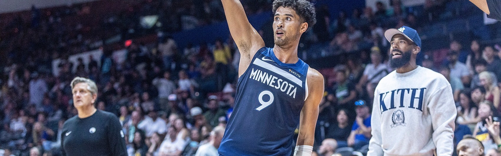 开云APP-错失李凯尔！勇士受困土豪线难签大牌 美媒建议捡漏侧翼球员朱赞