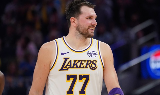 kaiyun-稳是很稳！东契奇22中10得27分10板7助1帽 7失误&amp;抱怨太多是瑕疵