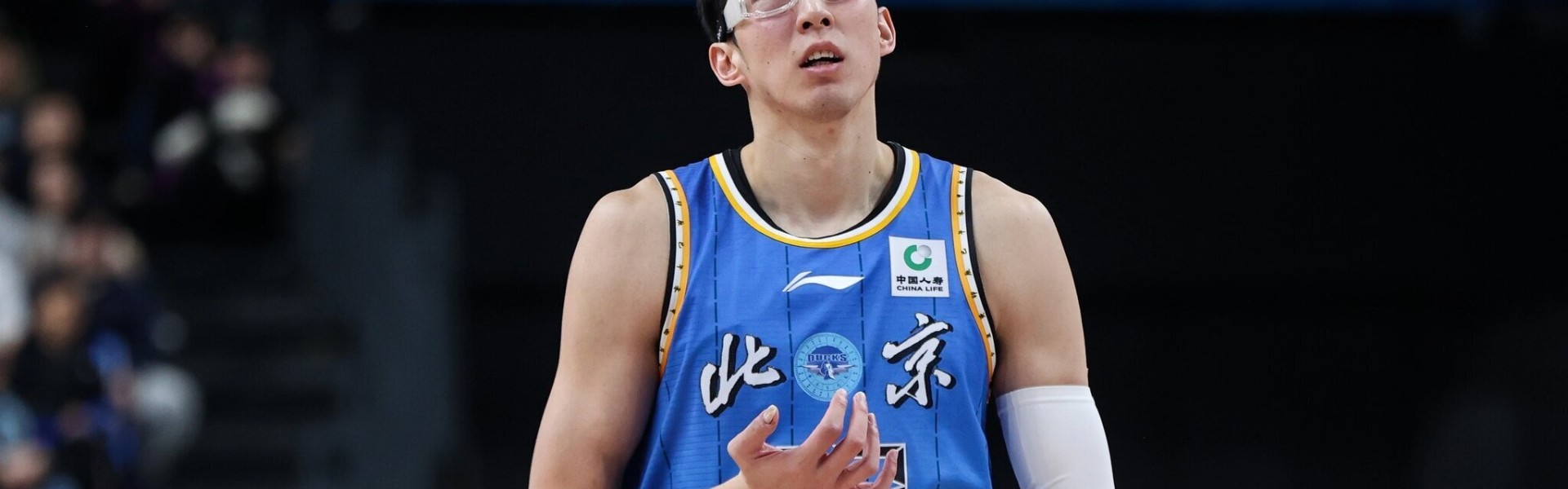 开云官网-进攻欲很低！周琦全场仅出手4次&amp;命中3球 得到7分8篮板2助攻